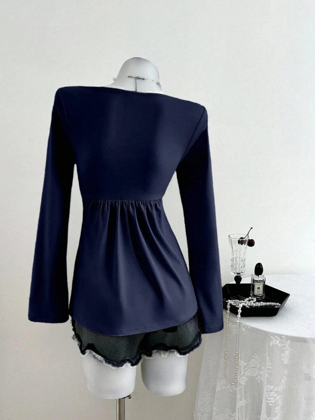 Spring and Autumn New French Design with Twisted Chest, Fashionable Style, Autumn and Winter Hoodie, Long Sleeve Top for Women